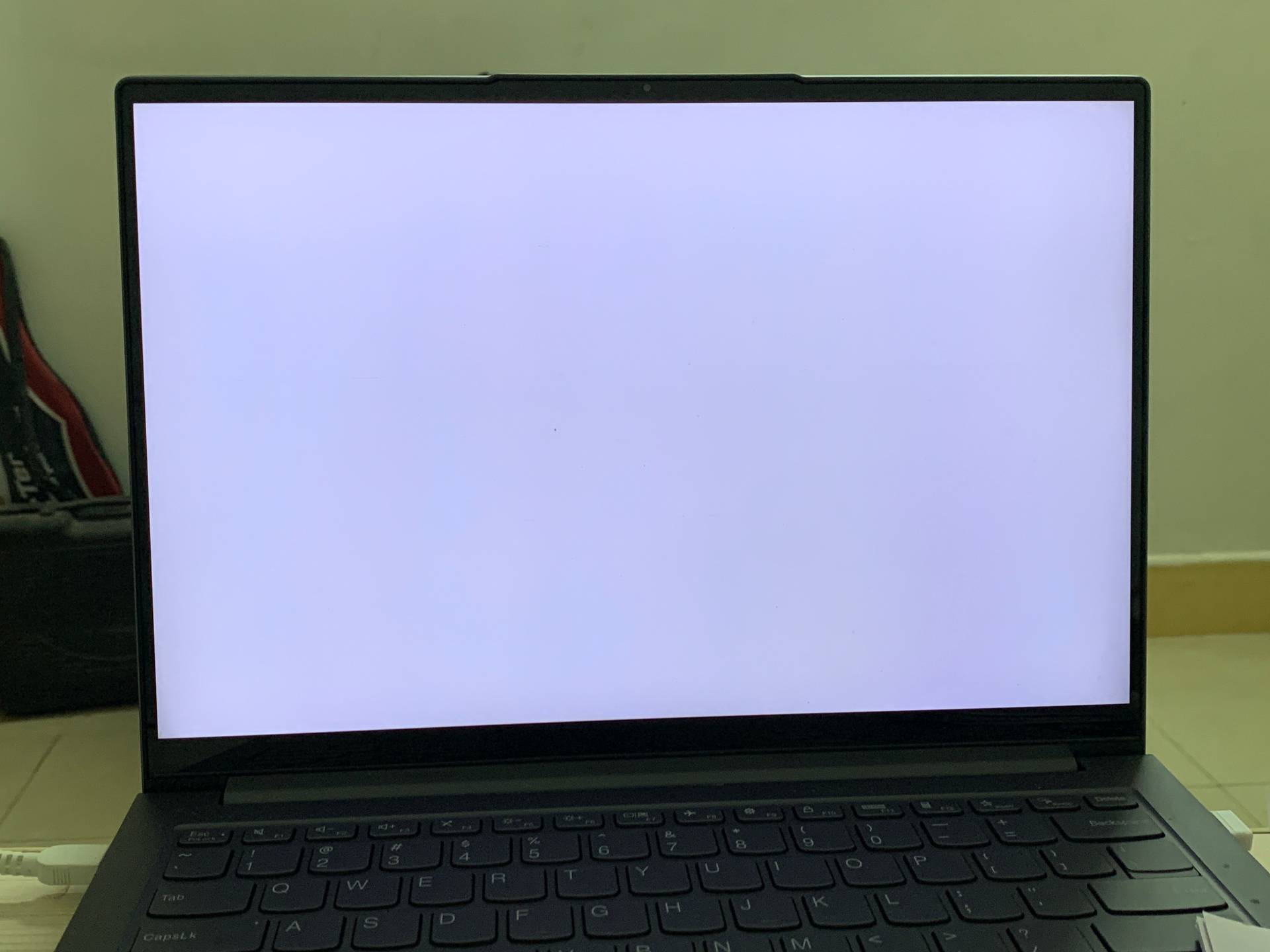 ภาวะที่กลืนไม่เข้าคายไม่ออกของหน้าจอ LCD สีขาว? วิธีการแก้ไขปัญหาสามขั้นตอนของ CNK ช่วยให้การแก้ปัญหามีประสิทธิภาพ!