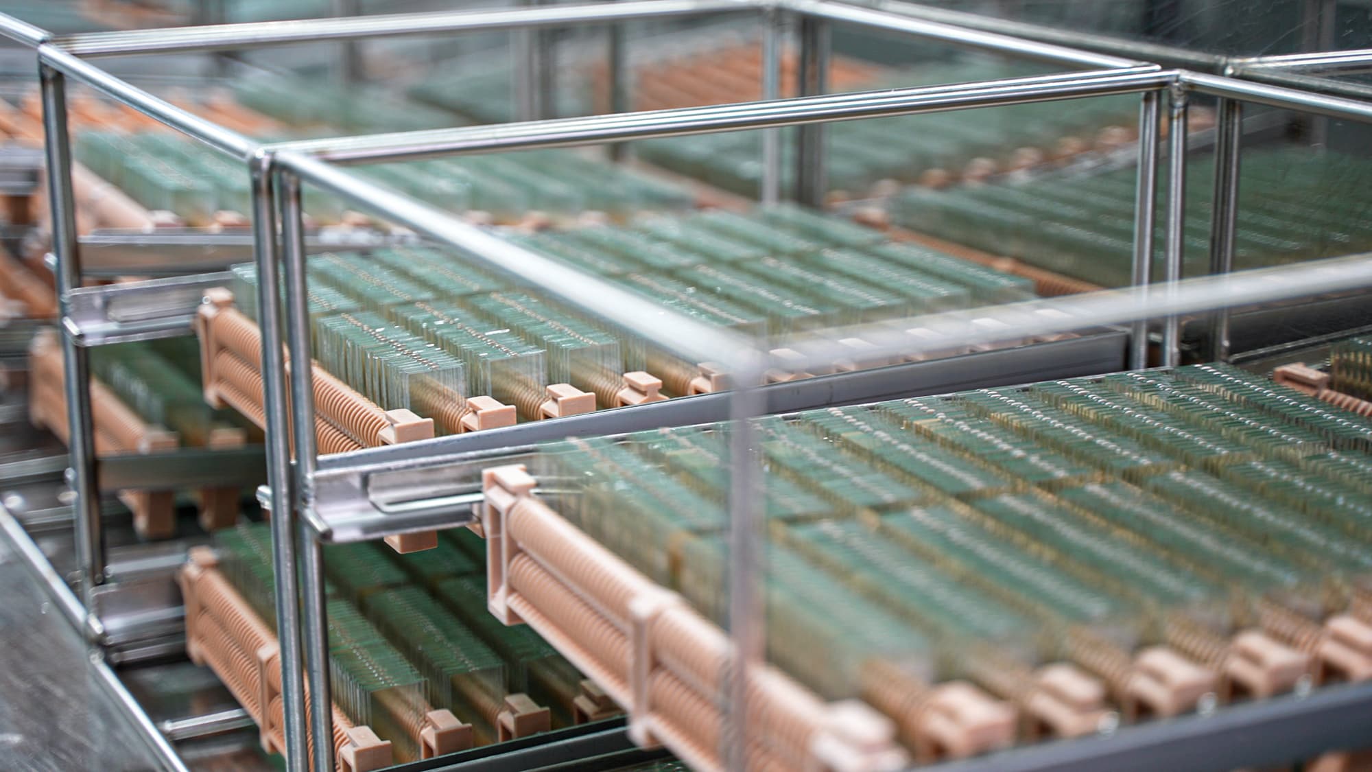 การแข่งขันทวีความรุนแรงมากขึ้นในรางแสดงผลขนาดเล็กและขนาดกลาง ผู้ผลิต LCD ของจีนใช้ประโยชน์จากการปรับแต่งเพื่อดึงดูดตลาดทั่วโลก